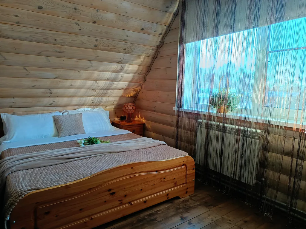 Дом с сауной, теплой купелью и аэрохоккеем на берегу водохранилища