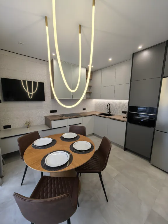 Выдающуюся квартира с дизайнерским ремонтом в центре города — аренда посуточно в Тюмень