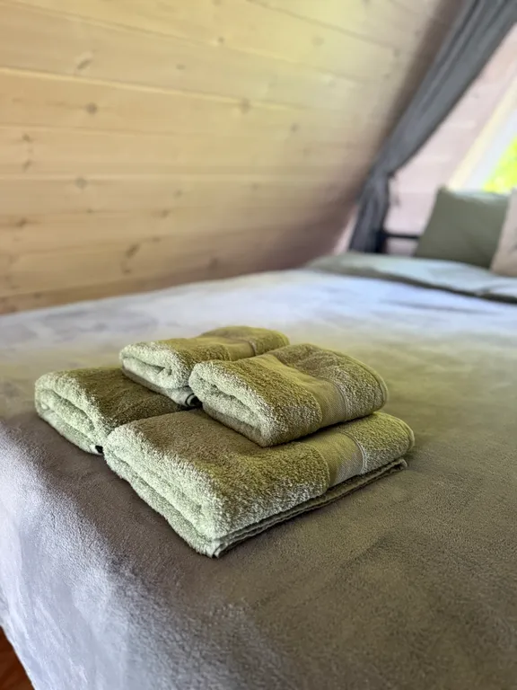 Домик на холме с видом на Байкал