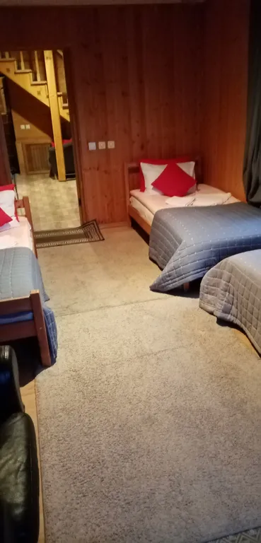 Уютный дом на берегу реки