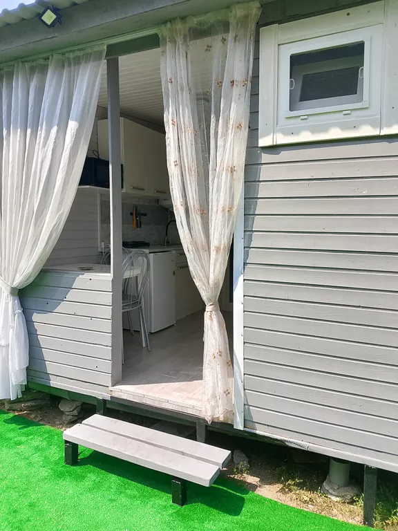 Уютный номер с большим двором