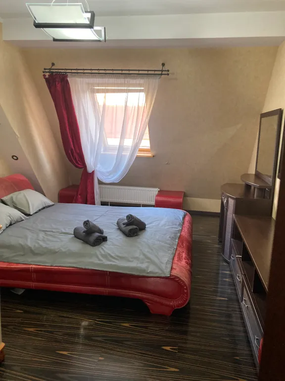 Квартира Апартаменты с тремя спальнями на улице Осенней в Центральном районе — Калининград