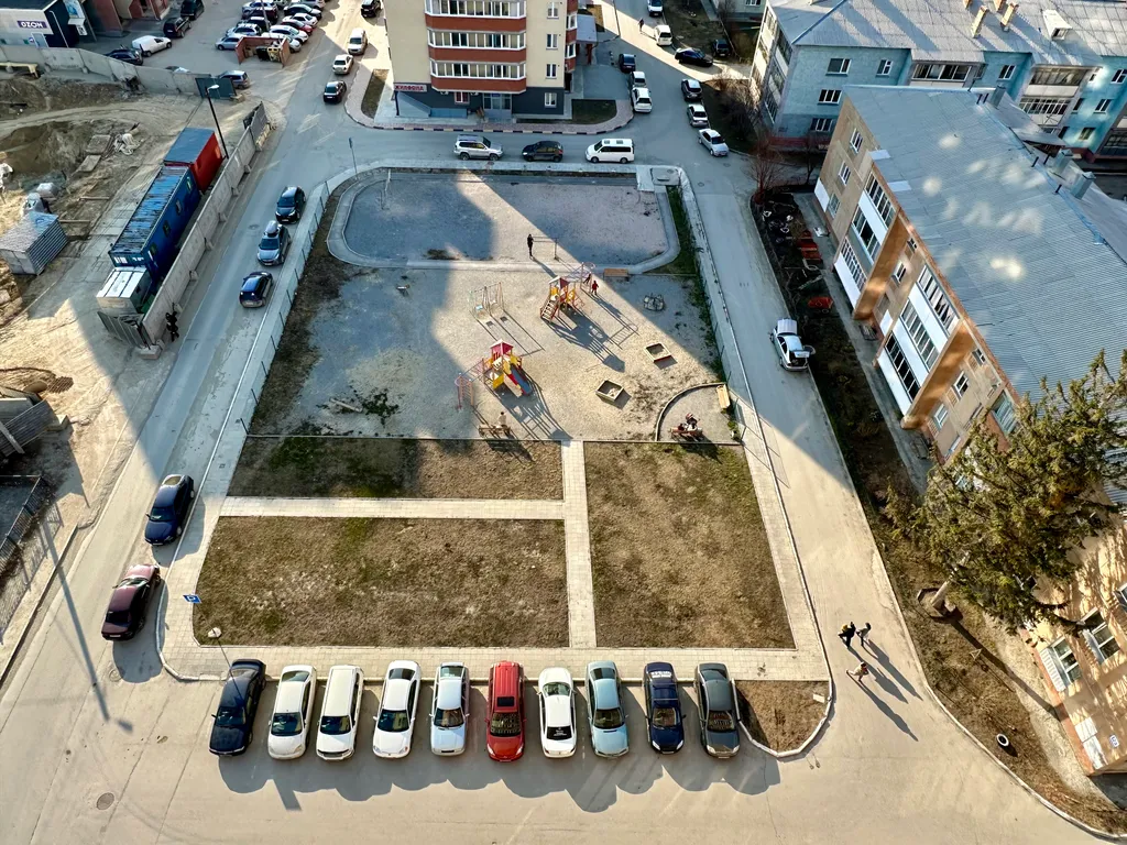 Студия с видом на город