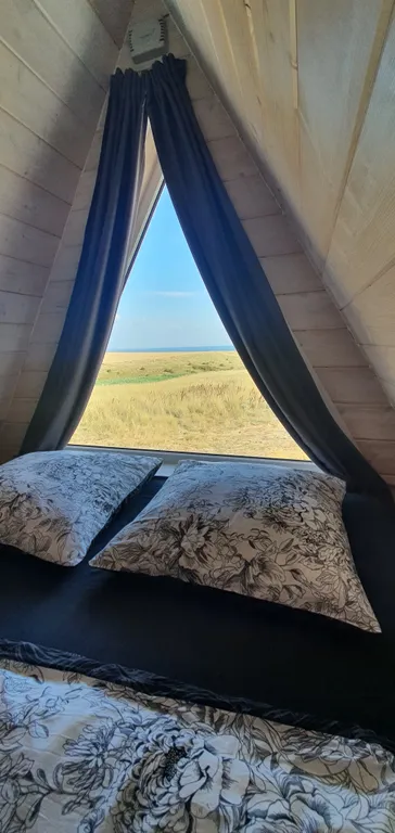 Тpеугольный дом A-frаmе с видом на море