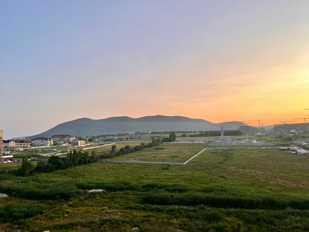 Комфортабельная видовая квартира с дизайнерским ремонтом возле моря