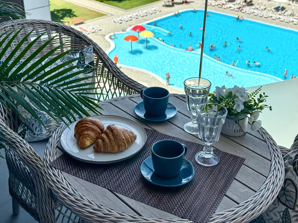 Квартира Квартира Студия в апарт-отеле с бассейном, собственным песчаным пляжем, парком — Анапа