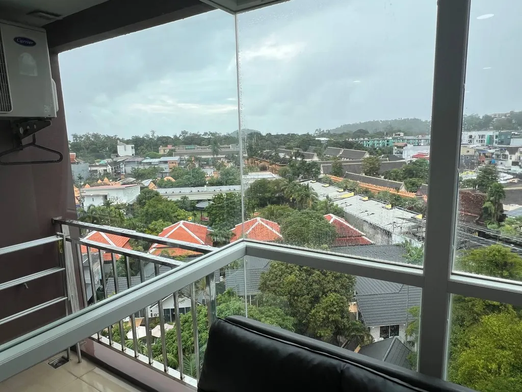 Студия после ремонта с удивительным видом с 8 этажа в центре Каты