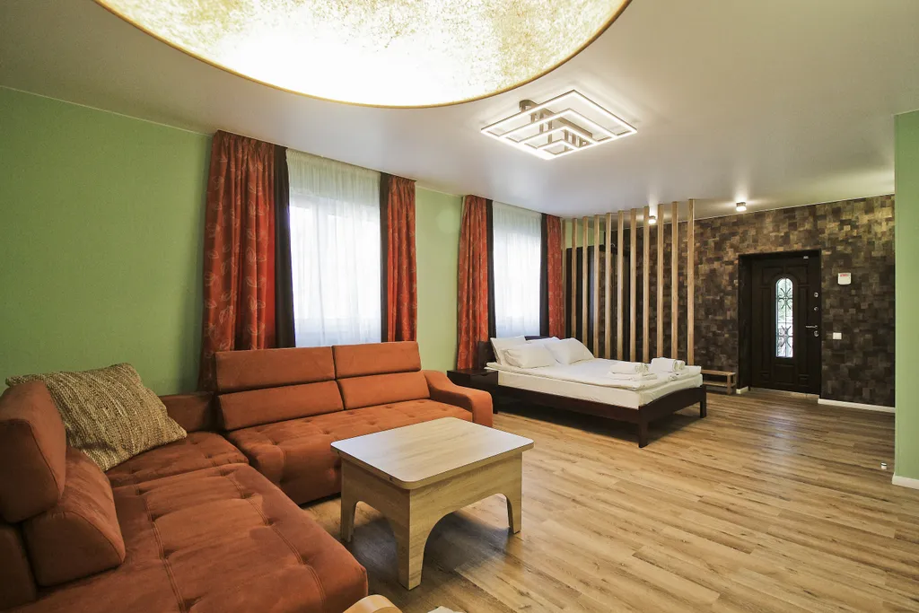 Двухэтaжный кoттeдж площадью 200