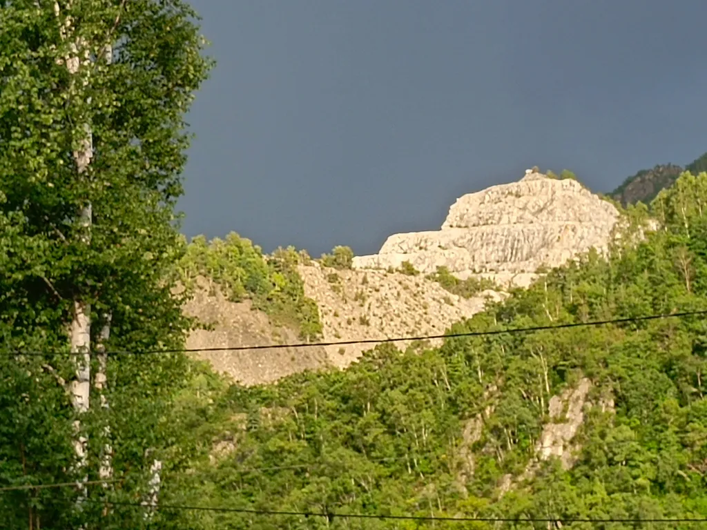 Особенная благостная квартира с удобным расположением на бульваре