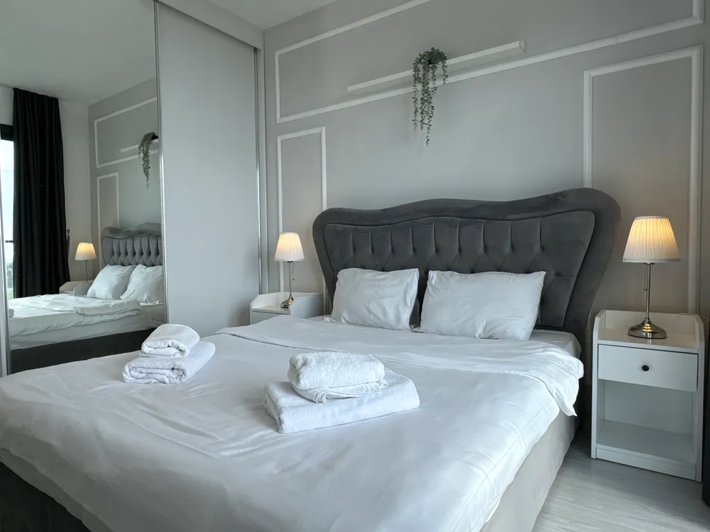 Стильные апартаменты с видом на море