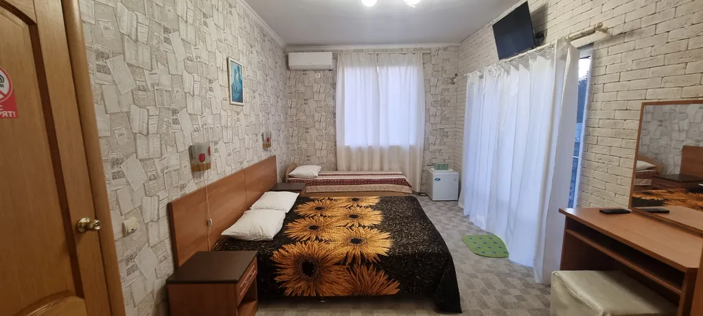 Уютный семейный номер с балконом и видом на бассейн