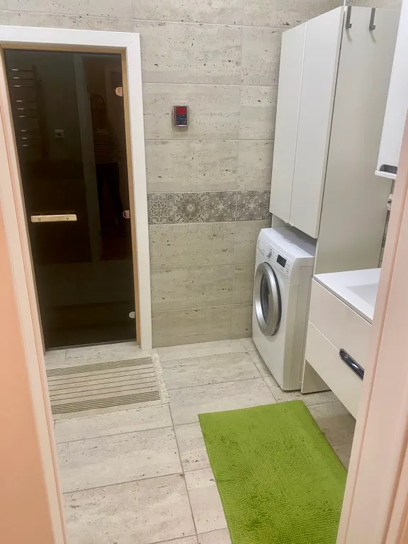 Домик с озером