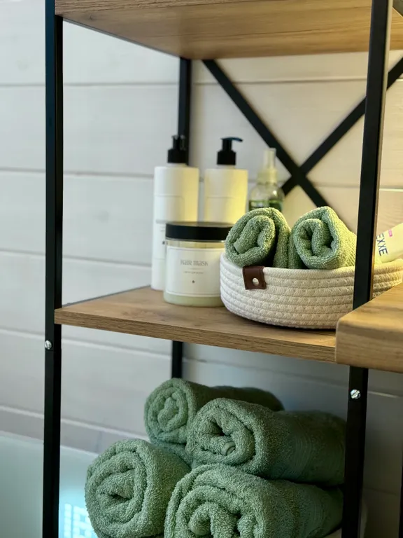 Коттедж Уютный барн с баней на дровах и пением птиц в саду — Заворово