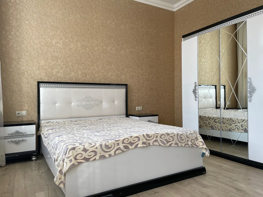 Апартаменты с двумя спальнями в элитном доме в центре рядом с парком