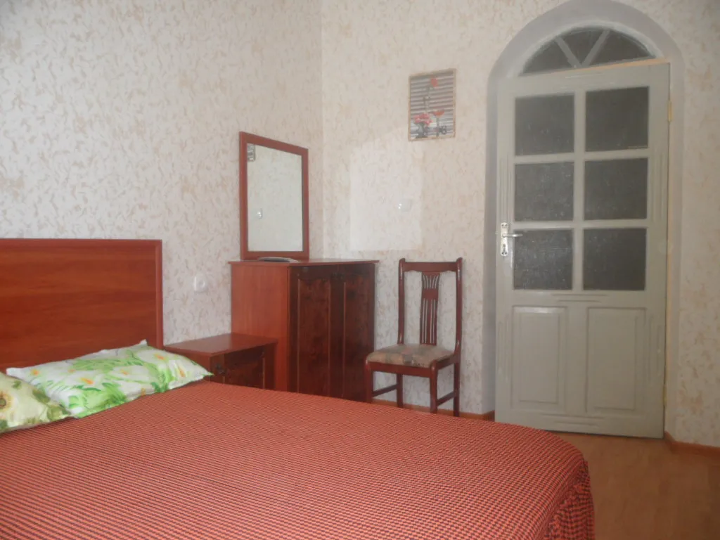 Трёхкомнатный номер в пяти минутах от моря