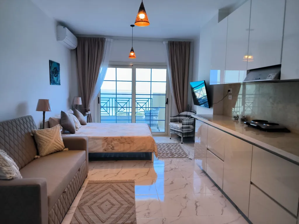 Уютная студия с видом на море и собственным пляжем