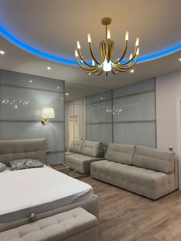 Резиденция в деревне в окружении леса