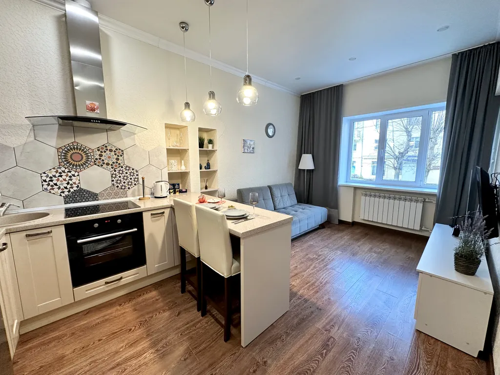 Двухкомнатная Сталинка в центре