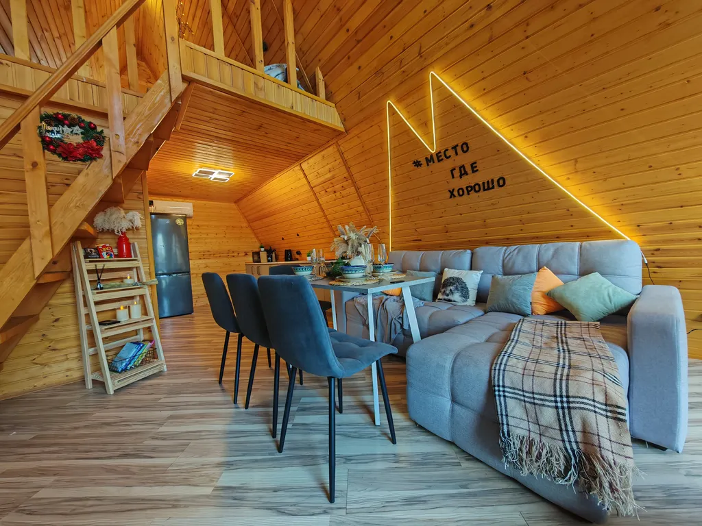 Дом с баней и бассейном