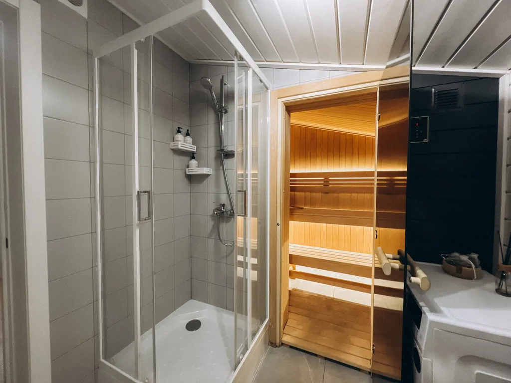 Дизайнерский дом с гриль-мангалом, сауной и большой террасой