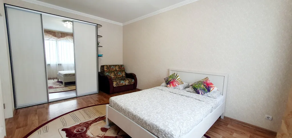 Уютная 1-комнатная квартира рядом с ТРЦ Аура — аренда посуточно в Сургут