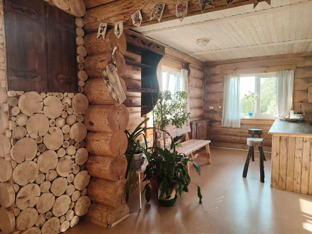 Гостевой дом в яблоневом саду из бревен Карельской сосны