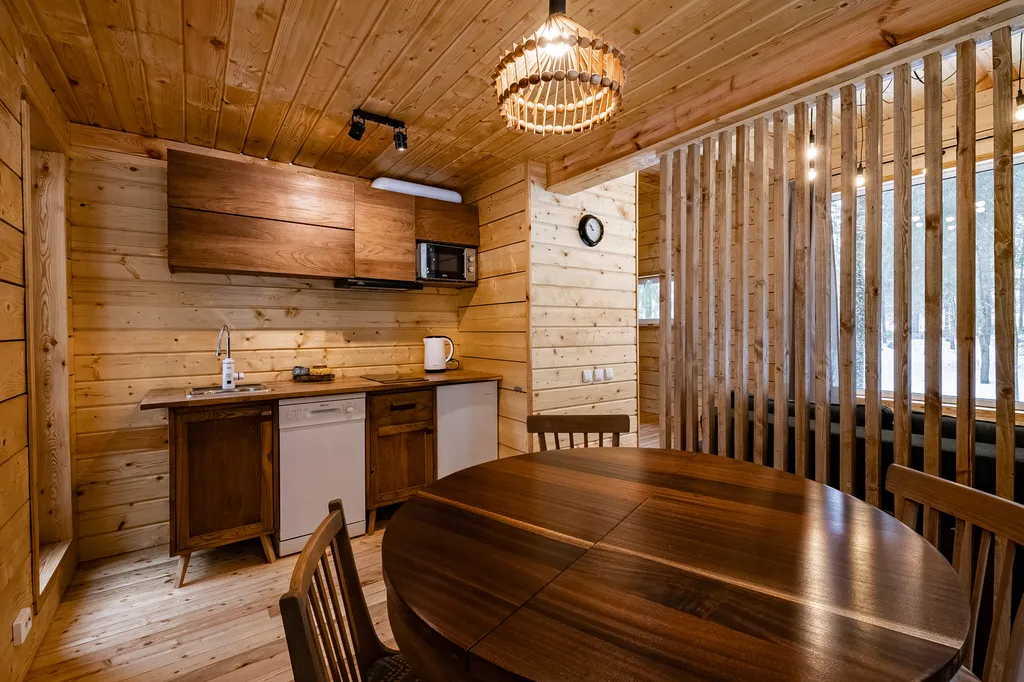 Домик в лесу на берегу Плещеева Озера