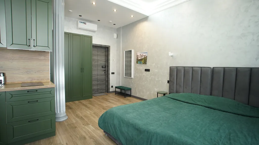 Панорамный апартамент с балконом, центр, лучшая локация