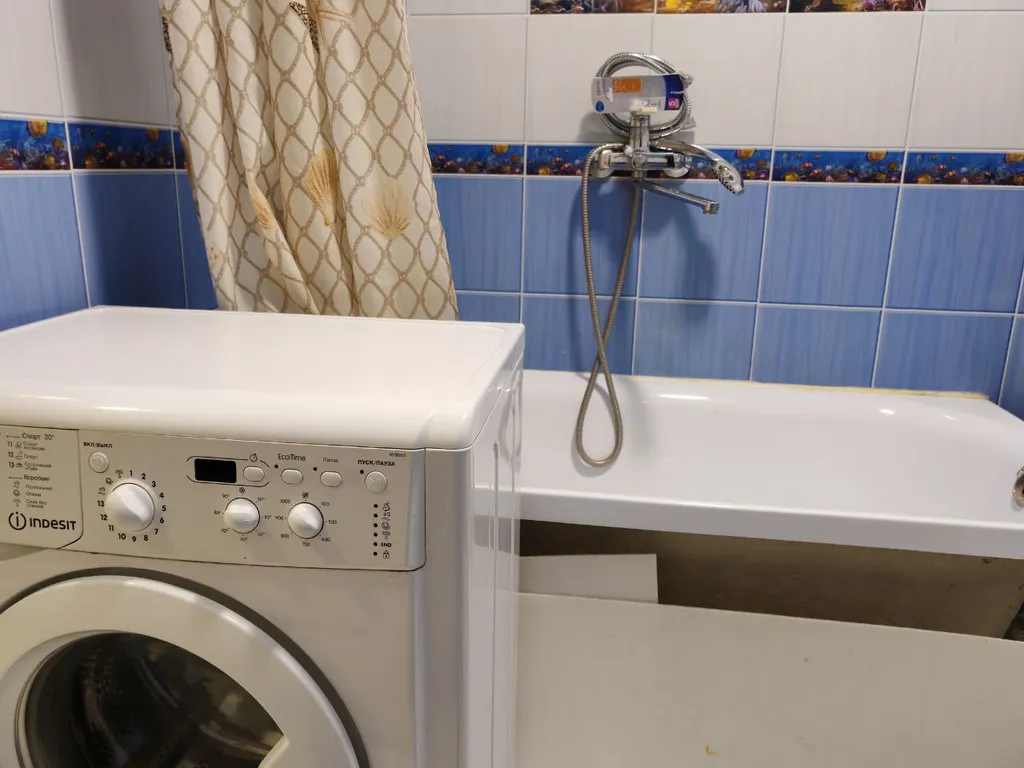 Светлая квартира с большими окнами и высокими потолками