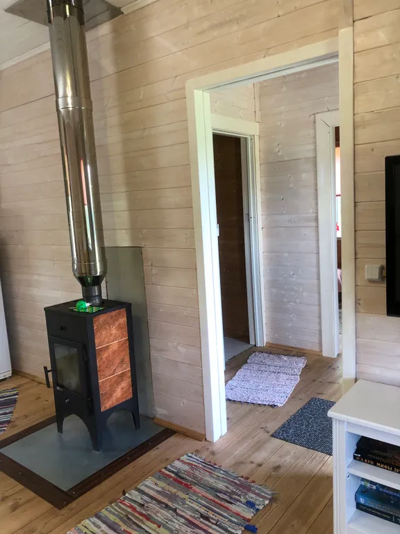 Уютный домик у леса с камином и сауной.