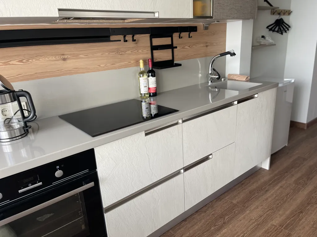 Просторная и светлая квартира с огромными окнами