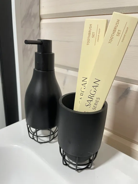 Треугольный дом Афрейм с видом на лес и подогреваемым бассейном