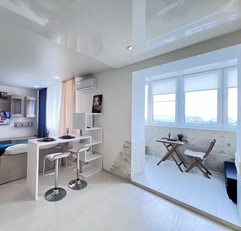 Дизайнерская студия в центре в новом доме