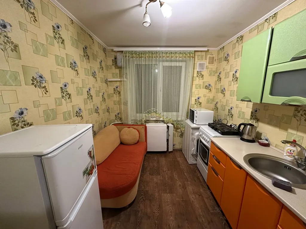 Небольшой гостевой дом со встроенной кухней на берегу моря