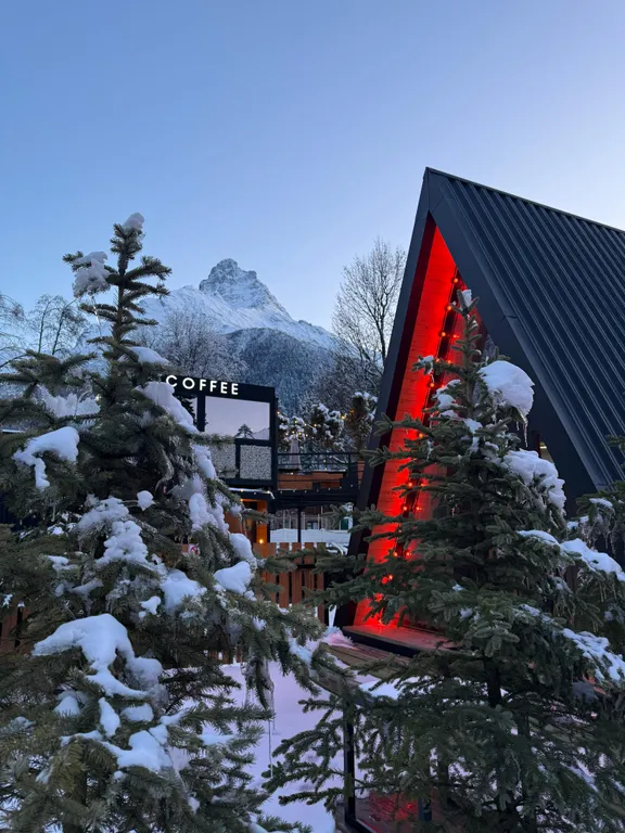 Коттедж Афрейм возле канатной дороги — аренда посуточно в Домбай