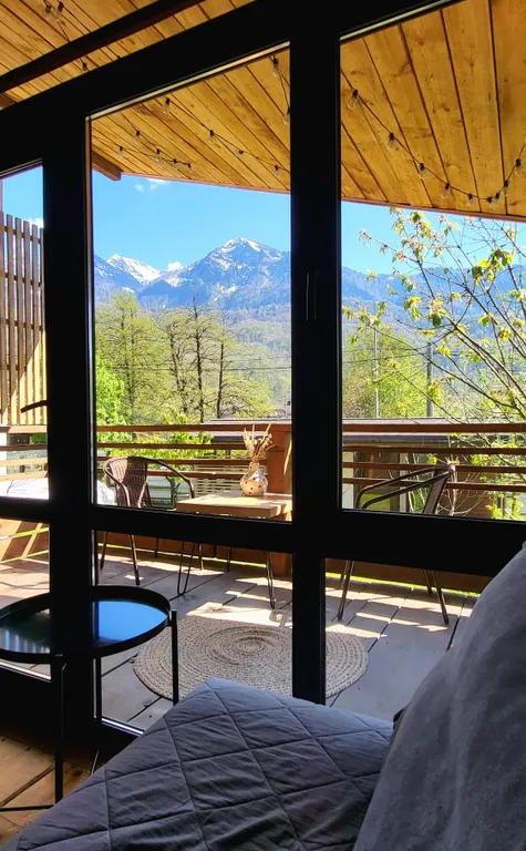 Домик в эко стиле с видом на горы