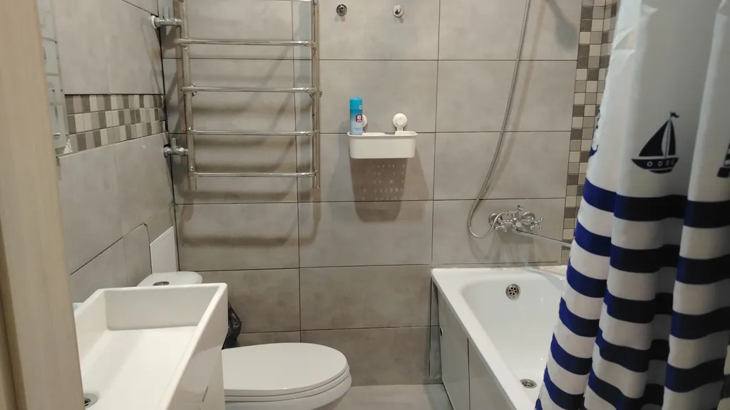 Евротрешка у ЖД вокзал и зоопарка