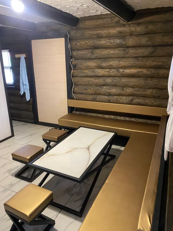 Деревенский дом с баней и террасой на берегу водоема