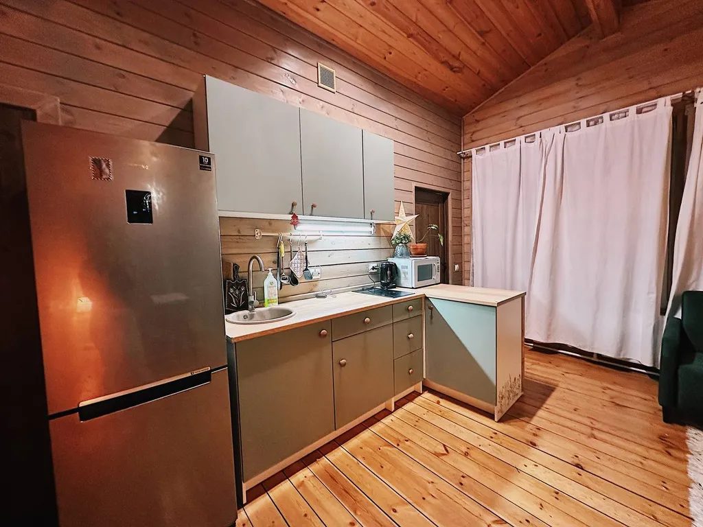 Большой дом с видом на озеро