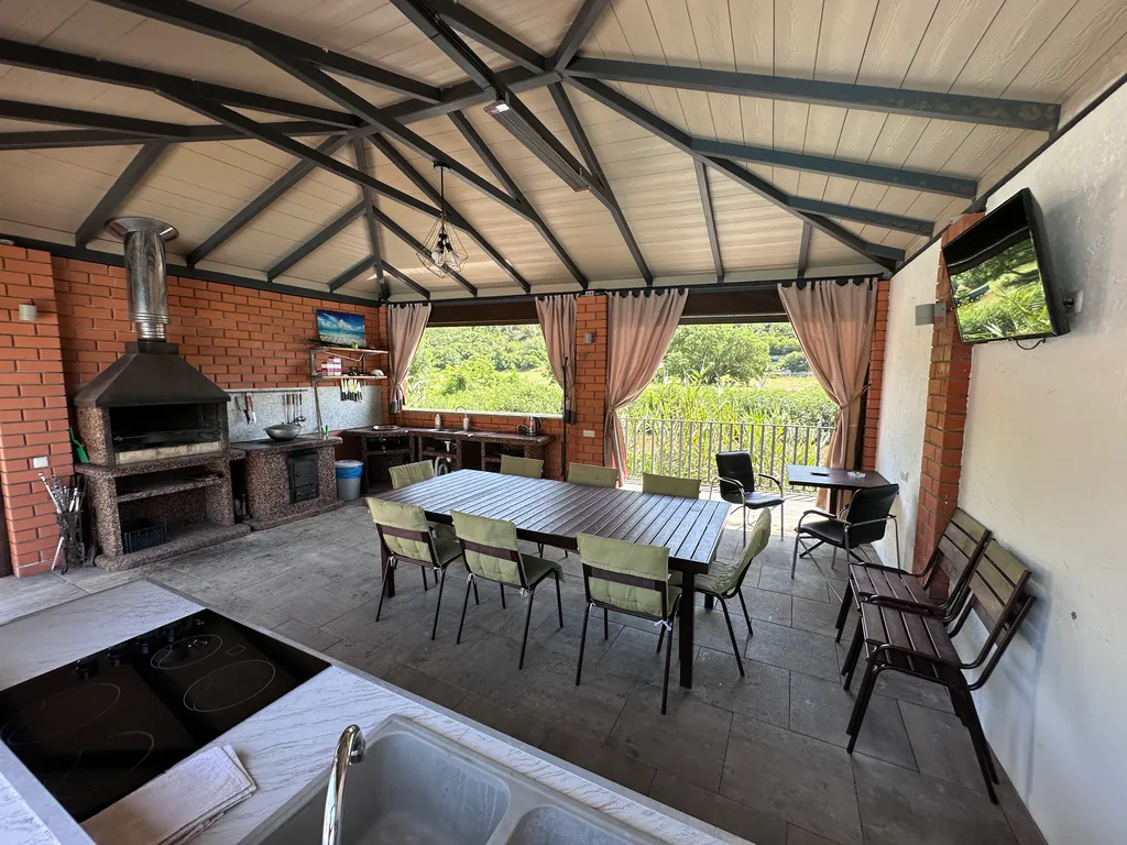 С бассейном на пляже