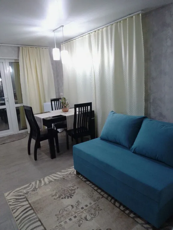 Комната-студия с отдельным входом, тихий район