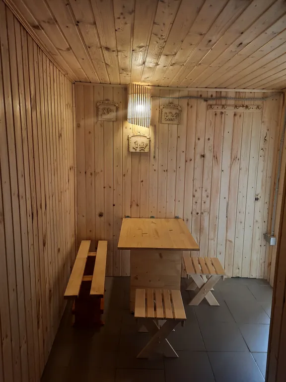 Домик на берегу Волги, на опушке леса