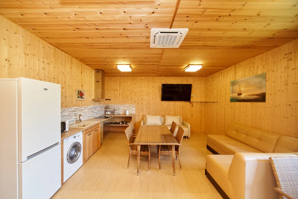 Коттедж Деревянный дом с личным бассейном в усадьбе Можжевеловый дворик — Айвовое