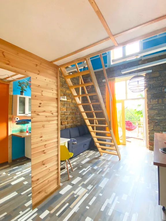 Дом с подогреваем бассейном, зоной отдыха в самом центре Новороссийска