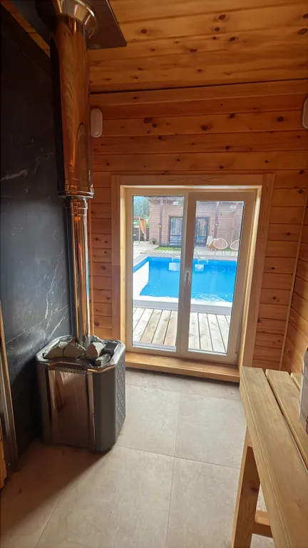 Уютная комната с видом на горы