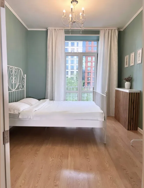 Большая изолированная трёхкомнатная квартира в самом центре