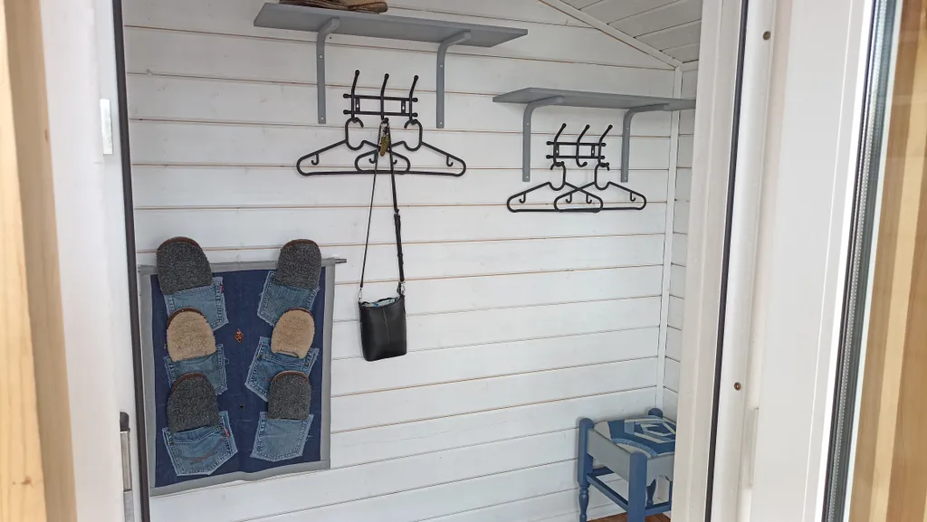 Уютный дом среди берёз и ёлочек