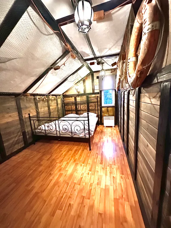 Коттедж с дизайнерской отделкой и камином