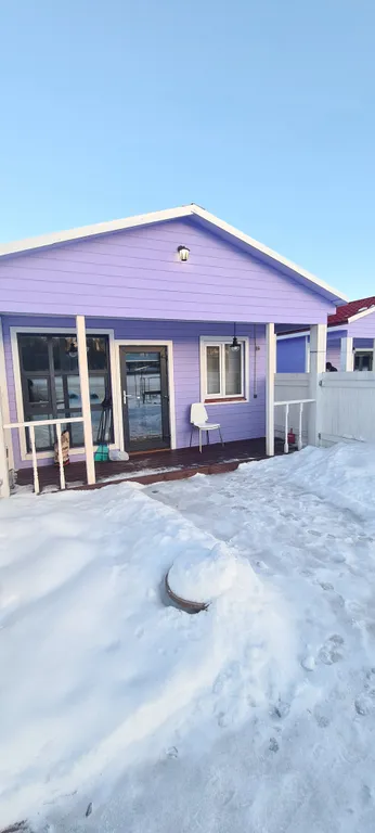 Уютный домик на берегу