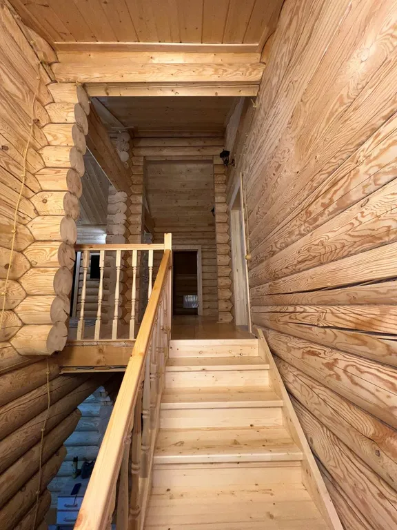 Большой коттедж на побережье озера Тосканка